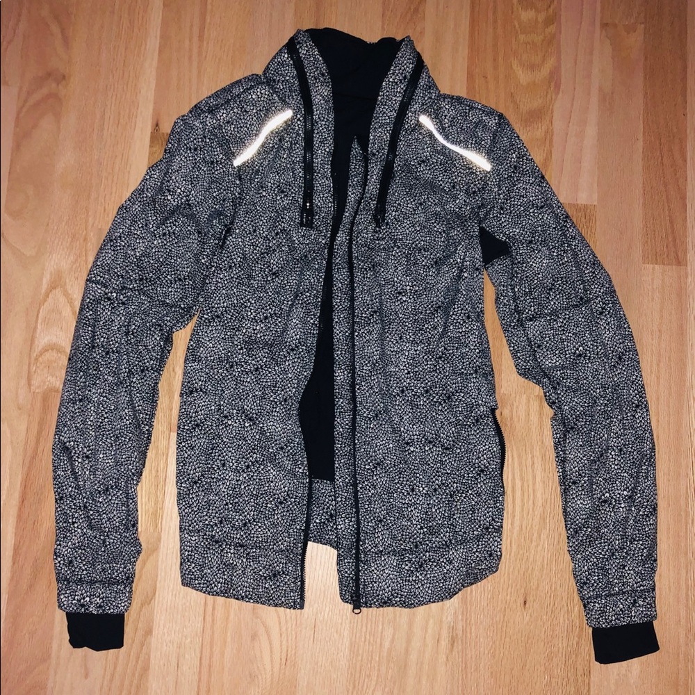 Lululemon Spring Forward Jacket - B&W petal